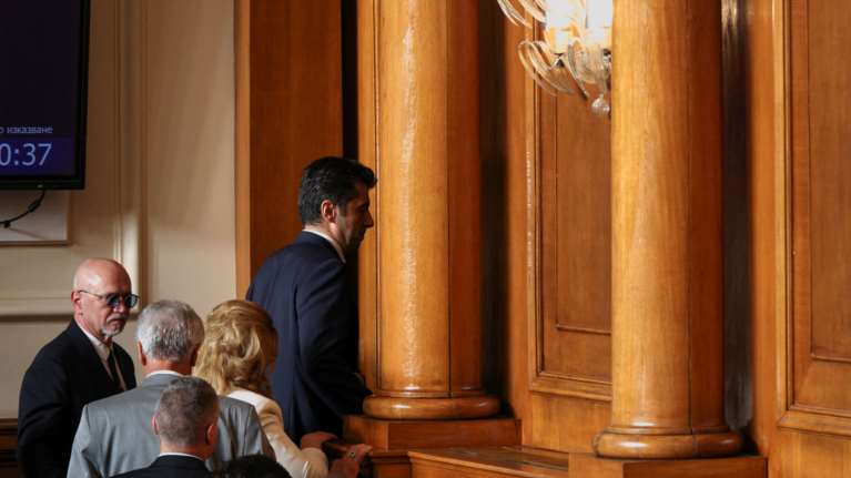 Βουλγαρία: Πολιτική αναταραχή μετά την κατάρρευση της κυβέρνησης Πέτκοφ - Eχασε την ψήφο εμπιστοσύνης
