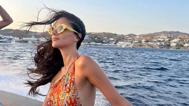 Το beach look της Αλεξάνδρας Νίκα - Η στιλιστική λεπτομέρεια αφιερωμένη στον γιο της, Βασίλη