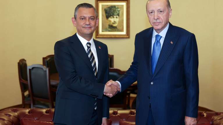 Ο Ερντογάν επισκέφθηκε τα γραφεία της κεμαλικής αντιπολίτευσης έπειτα από 18 χρόνια