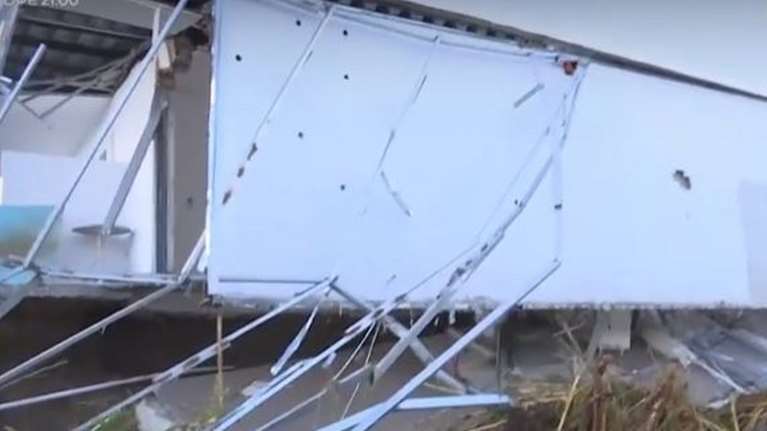 Κακοκαιρία Bora: Ξενοδοχείο στη Ρόδο &quot;κρέμεται&quot; στον αέρα - Τα νερά ξέθαψαν τα θεμέλια [βίντεο]