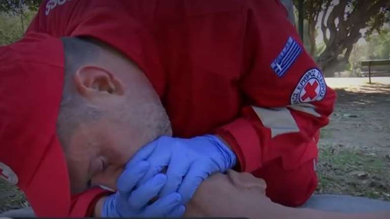 Πρώτες βοήθειες και για τα κατοικίδια: Κινήσεις που σώζουν ζωές - Βίντεο