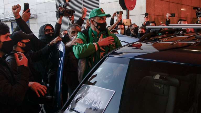 Χεζόνια για φιλάθλους Παναθηναϊκού: &quot;Αν κάποιος πάρει πρόστιμο θα το πληρώσω εγώ&quot; [Βίντεο]