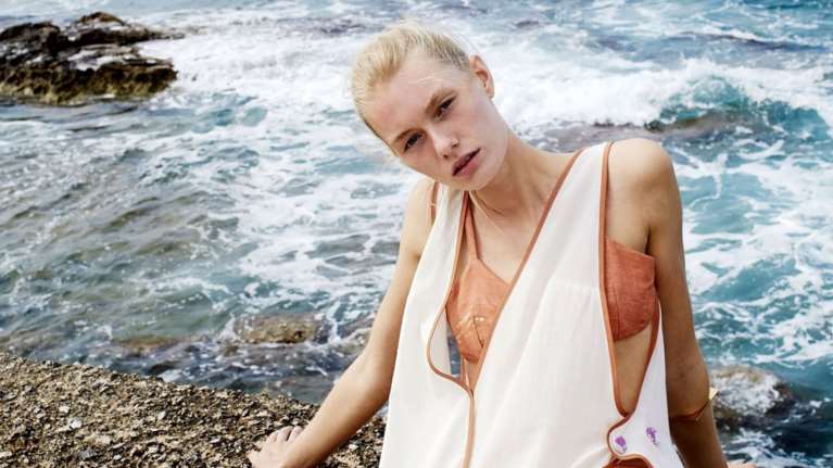 Αυτές είναι οι λεπτομέρειες που προσέχουν οι style experts στις εμφανίσεις τους στην παραλία