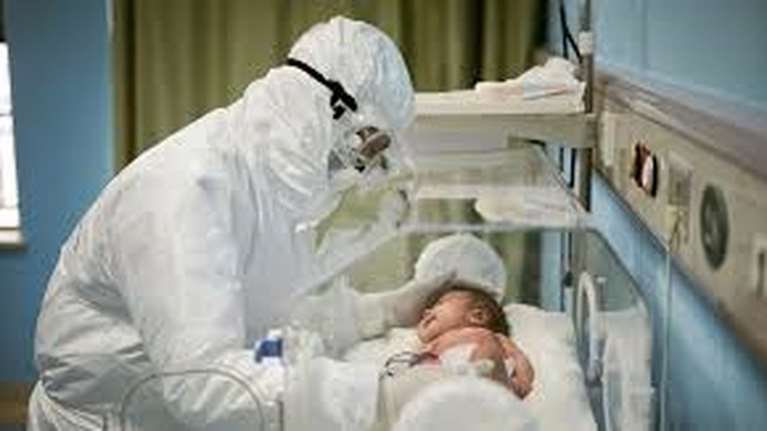 Αγωνία στην Πάτρα: Διασωληνώθηκε εκ νέου το βρέφος της 23χρονης - Kύμα συμπαράστασης στη μάνα