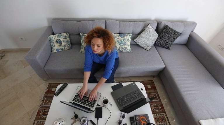 ΠΟΥ: Αυτοί είναι οι κίνδυνοι για τη σωματική και ψυχική υγεία εξαιτίας της τηλεργασίας