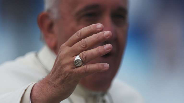 Γιατί το &quot;δαχτυλίδι του ψαρά&quot; που φόραγε ο Πάπας Φραγκίσκος θα καταστραφεί μετά το θάνατό του - Τι συμβολίζει