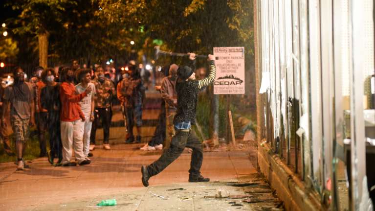 ΗΠΑ: Επτά ανθρώπους πυροβόλησε η αστυνομία σε διαδήλωση για τον φόνο Αφροαμερικανίδας