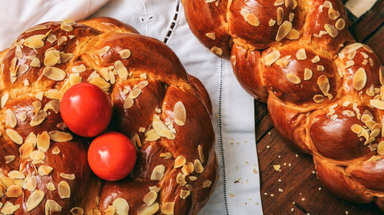 Η συνταγή του Στέλιου Παρλιάρου για αφράτο πασχαλινό τσουρέκι - Αρωματικό, με πλούσια γεύση