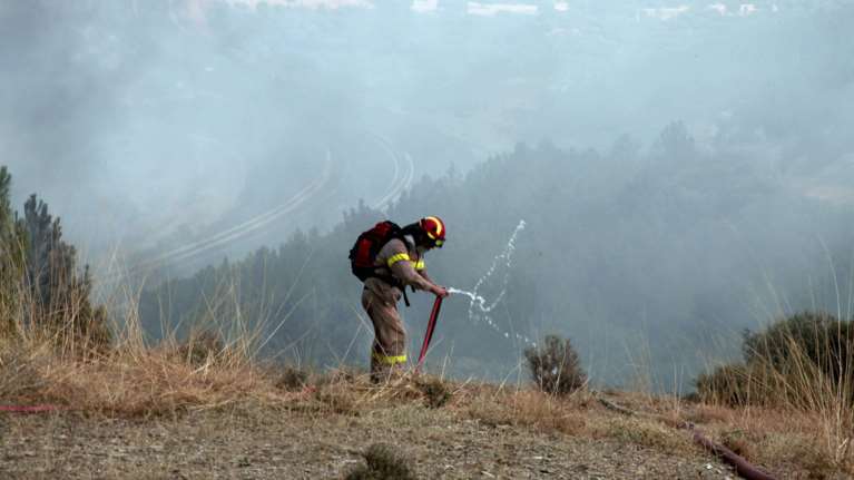 Αλεξανδρούπολη: Για δεύτερη ημέρα μάχη με τις φλόγες στην Αισύμη