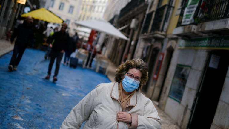 EMA: Δεν υπάρχει ακόμη απάντηση στο αν η μετάλλαξη Όμικρον απαιτεί προσαρμοσμένο εμβόλιο