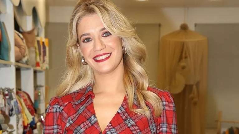 Τζένη Θεωνά: Βόλτα στην εξοχή σε προχωρημένη εγκυμοσύνη