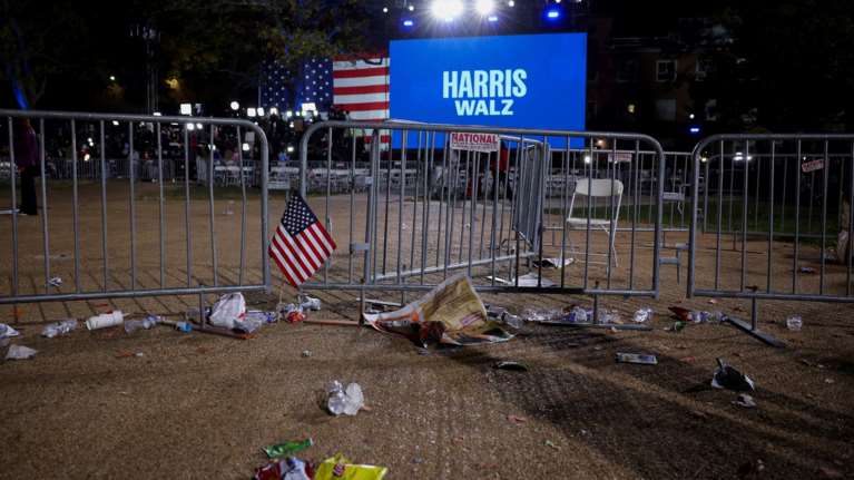 Εκκωφαντική η σιωπή της Κάμαλα Χάρις που ήλπιζε σε μια ανατροπή- Πότε θα μιλήσει