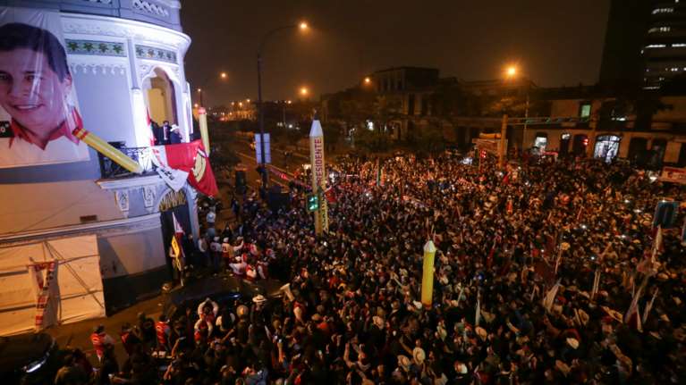 Εκλογικό θρίλερ στο Περού: Ο αριστερός Καστίγιο αγγίζει τη νίκη - Το αμφισβητεί  η λαϊκίστικη δεξιά