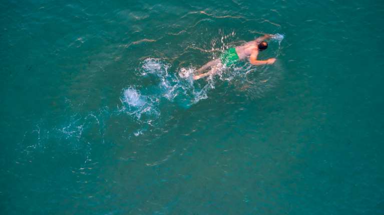 Τραγωδία στη Χαλκιδική: 53χρονος πνίγηκε την ημέρα των γενεθλίων του - Αγώνας για να επιστρέψει η ανήλικη κόρη του στην Ουγγαρία