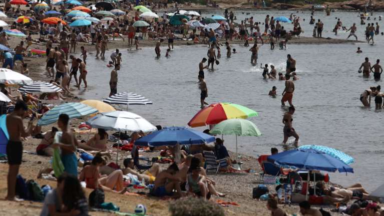 Κύμα ζέστης: 40αρι χτύπησε και σήμερα ο υδράργυρος, 4 βαθμους πιο θερμές από το κανονικό και οι θάλασσες!