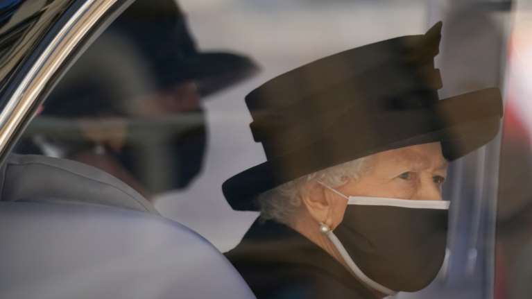 Βρετανία: Η βασίλισσα Ελισάβετ γιορτάζει τα πρώτα της γενέθλια χωρίς τον πρίγκιπα Φίλιππο