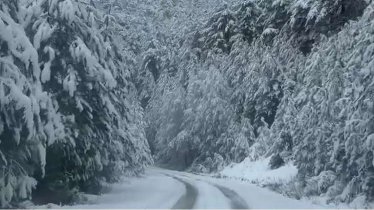 Χιόνια σε Ήπειρο και Αιτωλοακαρνανία: Στα λευκά το Ανατολικό Ζαγόρι, η ορεινή Ναυπακτία και το Μέτσοβο