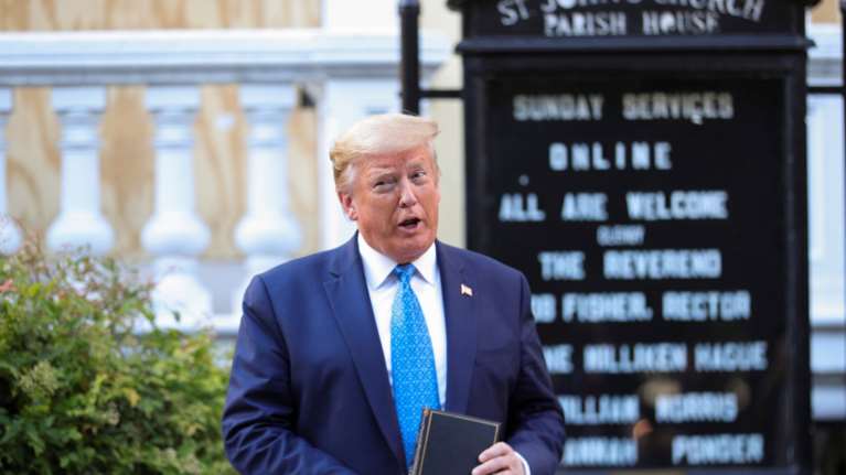 Μήνυση κατά Τραμπ για προσπάθεια φίμωσης της ελευθερίας σε twitter και social media