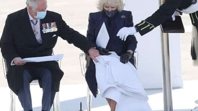 Έλενα Ακρίτα: Συγκινήθηκε (αλήθεια) με τον Κάρολο που φρόντιζε την Καμίλα στην παρέλαση - &quot;Πόσο τρυφερή σκηνή&quot;