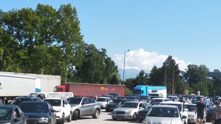 Μεγάλες καθυστερήσεις σε Ευζώνους και Προμαχώνα: Στις δύο ώρες φτάνει η αναμονή - Με rapid test οι Βαλκάνιοι [Βίντεο]