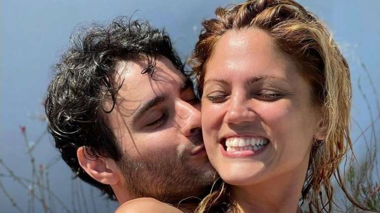 Συνατσάκη-Στρατής: Η πρώτη οικογενειακή φωτογραφία αγκαλιά με την κόρη τους - Ο,τι πιο cute για το 2023