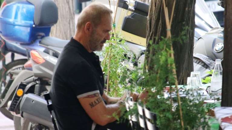 Πέτρος Κωστόπουλος: Για φαγητό με φίλους - "Σήμερα τρώμε με προϊόντα από τα χωριά μας"