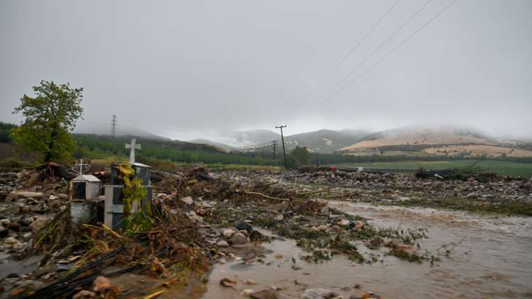 Κακοκαιρία Daniel: "Αν είχε χτυπήσει το 112, ο πατέρας μου θα είχε σωθεί - Με πήρε και είπε πνιγόμαστε", λέει κόρη θύματος