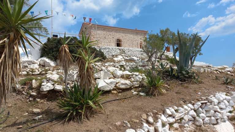 Τρία γραφικά &quot;μυστικά&quot; εκκλησάκια για Ανάσταση στην Αττική - Με κατάνυξη και ηρεμία [εικόνες]