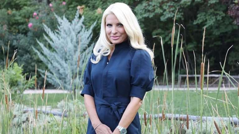 Στα χνάρια της Πάμελα Άντερσον η Ελένη Μενεγάκη;