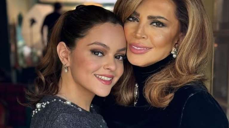 Ποια κακοκαιρία; Η Μαριτίνα Ντενίση με ολόσωμο μαγιό στον Θεολόγο