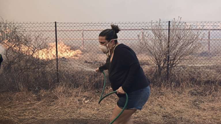 Φωτιά στην περιοχή Σοφό Ασπροπύργου: Στη &quot;μάχη&quot; και εναέρια μέσα