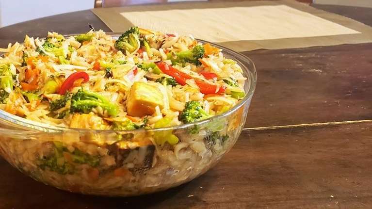 Τι να μαγειρέψω σήμερα; Η πιο light και γευστική σαλάτα του καλοκαιριού που θα θες να τρως καθε μέρα