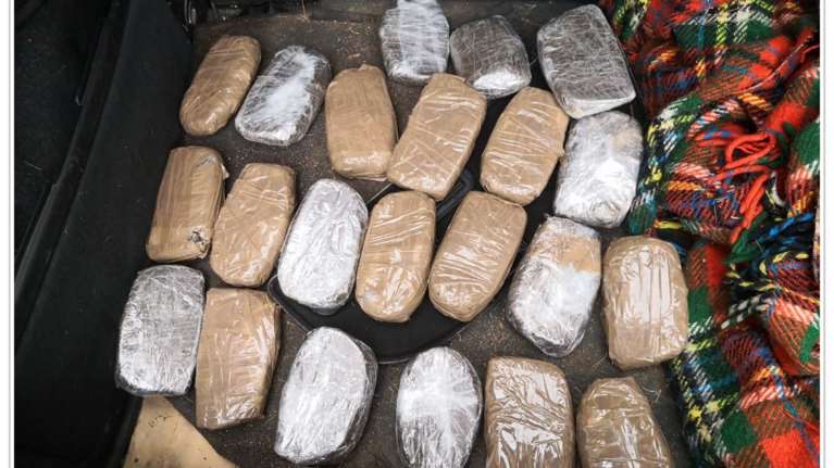 Έκρυβε 11 κιλά ηρωίνης στο πορτ μπαγκάζ του αυτοκινήτου του [εικόνες]