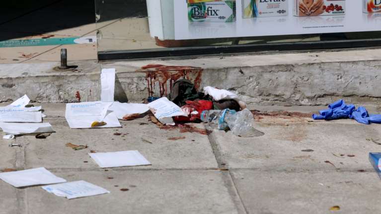 Επίθεση με ματσέτα στου Ζωγράφου: Σοκάρει ο αρτοποιός - &quot;Με μαχαίρωσε και μετά ήρθε από πάνω μου και συνέχιζε&quot; [Βίντεο]