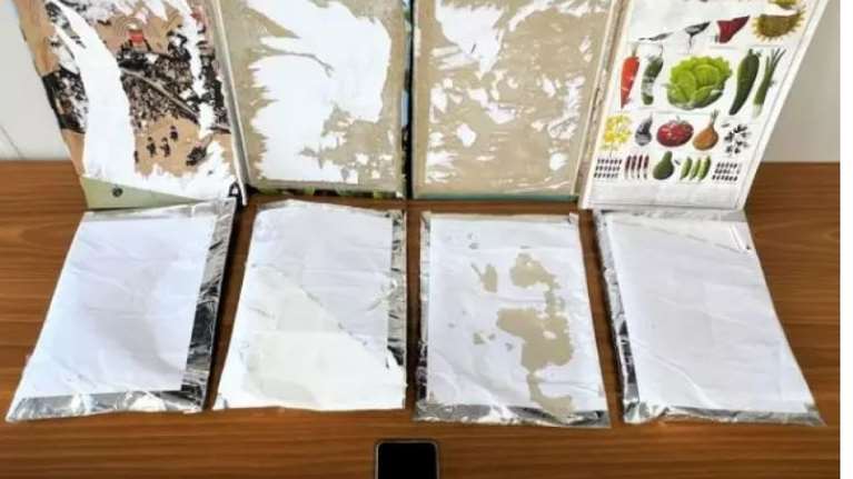 Ελ. Βενιζέλος: Επιασαν 35χρονο που είχε κρύψει σε εξώφυλλα παιδικών βιβλίων πάνω από 2,7 κιλά κοκαΐνης