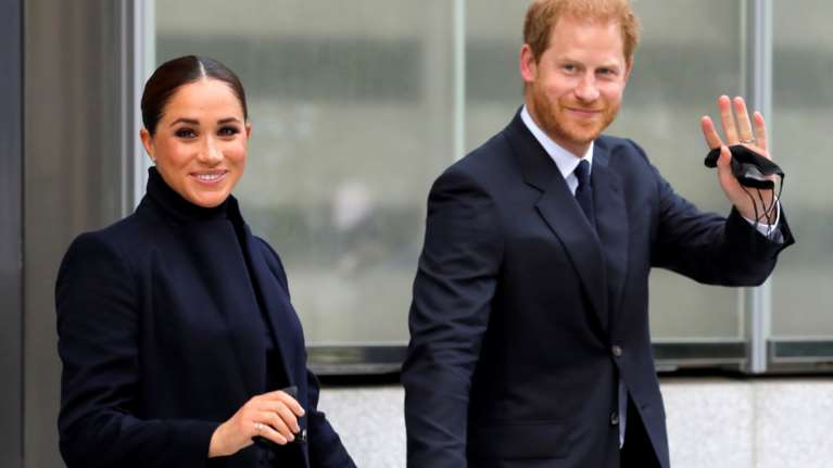 Η Meghan Markle έγινε κοκκινομάλλα - και μας αρέσει πολύ