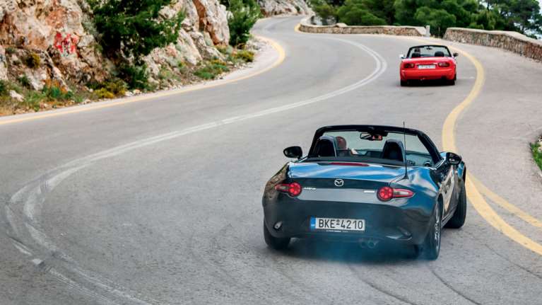 Στην Πάρνηθα με Mazda MX-5 ΝΑ και ND