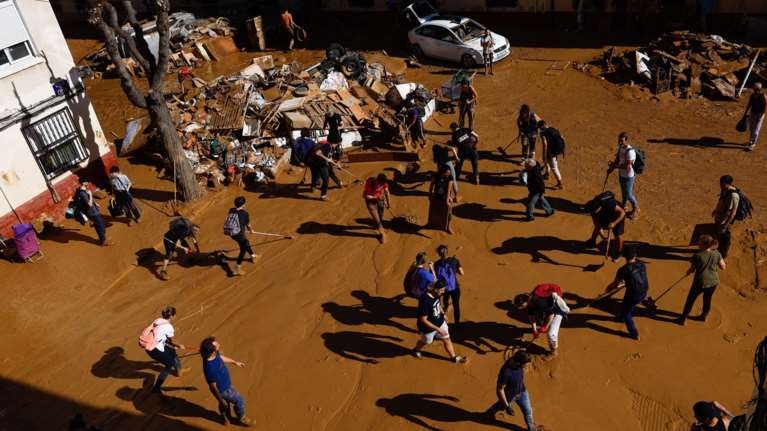 Ανεβαίνει ο τραγικός απολογισμός στην Ισπανία: Τουλάχιστον 217 οι νεκροί από τις πλημμύρες