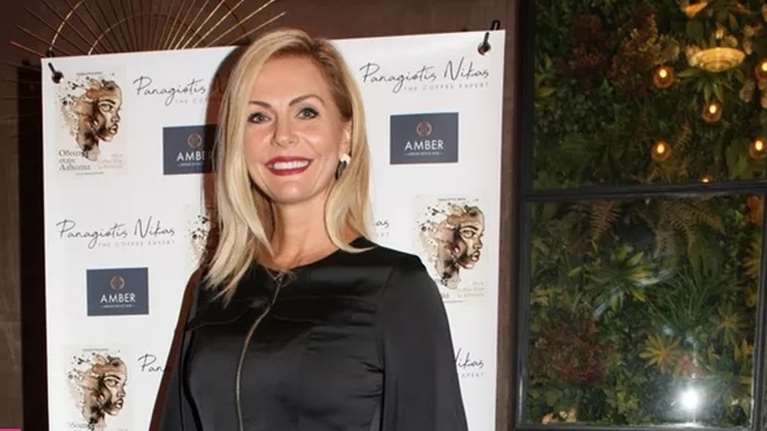 Έμυ Λιβανίου: Ποζάρει με μαγιό και καλωσορίζει τον Αύγουστο στην πιο καλοκαιρινή φωτογραφία της ημέρας