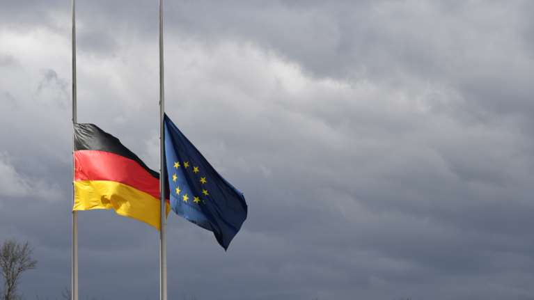 Γερμανικά ΜΜΕ: Eπίδειξη ισχύος της Γερμανίας απέναντι στην ΕΚΤ;