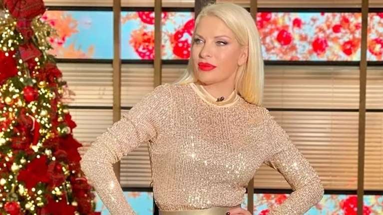 Τι φοράει η Ελένη Μενεγάκη τα Χριστούγεννα; Οι αγαπημένες μας εμφανίσεις μέχρι σήμερα