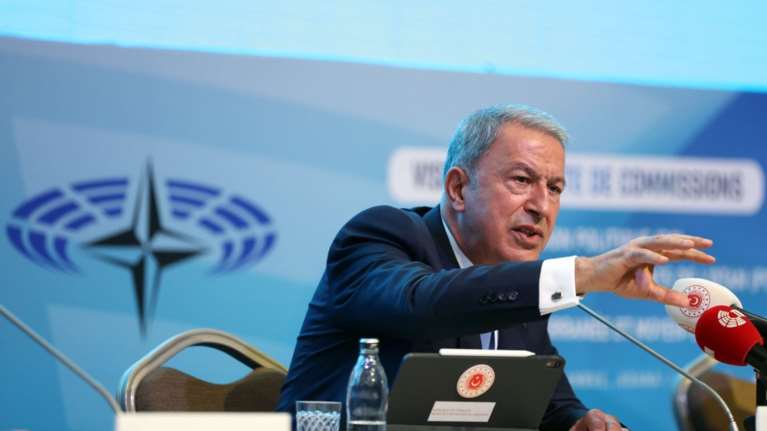 Ρίχνει τους τόνους ο Ακάρ: &quot;Χαιρετισμούς στην Ελλάδα, σεβόμαστε τα δικαιώματά της&quot;, είπε στον Κωστίδη