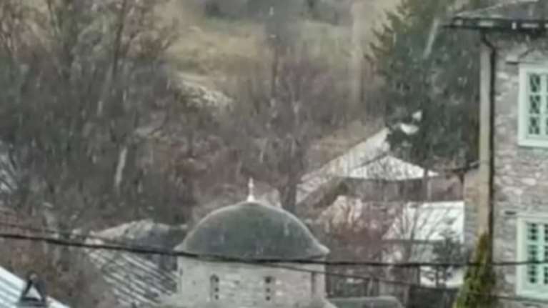 Χειμωνιάτικο σκηνικό: Κούλουμα με χιόνια στο Νυμφαίο [βίντεο]