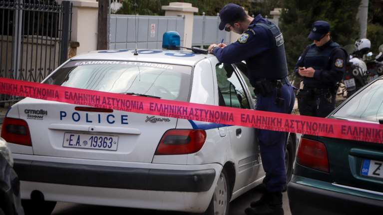 Σοκ στη Θεσσαλονίκη: &quot;Τον μαχαίρωσα 10 φορές επειδή κακοποιούσε τη μητέρα μου&quot;, ομολόγησε 18χρονος