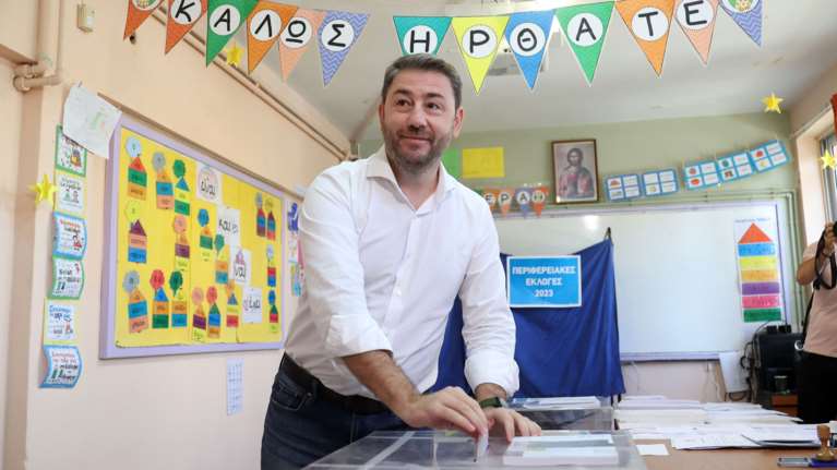 Στο Ηράκλειο ψήφισε ο Ανδρουλάκης - "Στόχος είναι η νίκη της αυτοδιοίκησης"