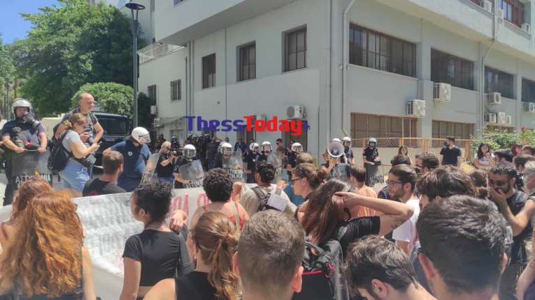 Σε αναβρασμό το ΑΠΘ: Νέα συγκέντρωση φοιτητών και ισχυρή αστυνομική παρουσία [βίντεο - εικόνες]