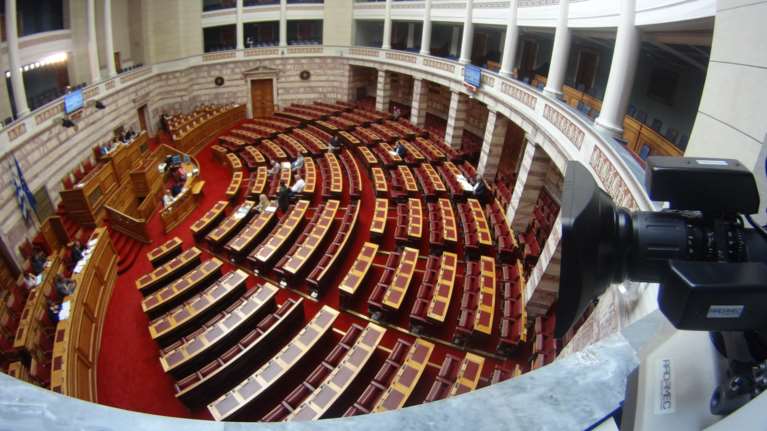 14χρονος μαθητής πήγε να μπει στη Βουλή με μαχαίρι και συνελήφθη