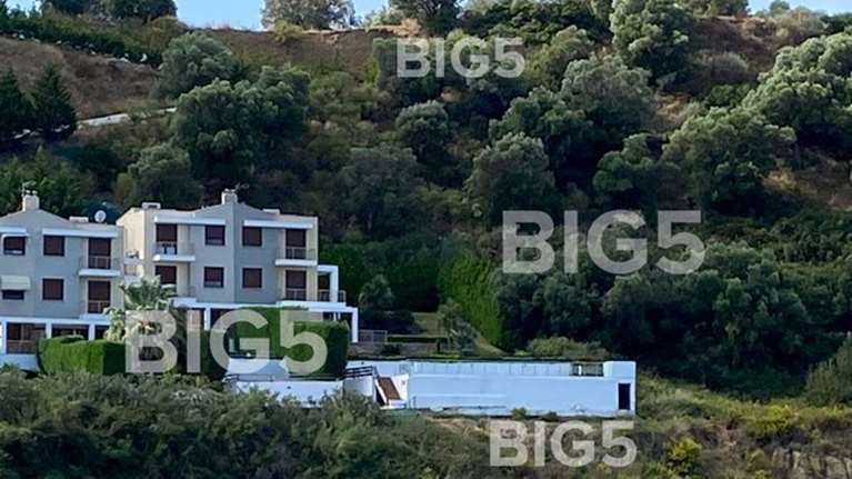 Βόρεια Μακεδονία: Σάλος με δημοσίευμα ότι ο Ζάεφ αγόρασε νέα βίλα στη Χαλκιδική - Διαψεύδει η κυβέρνηση [εικόνες]