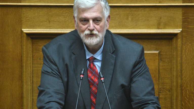 Συνεπιμέλεια: Τα μαζεύει ο Γιάννης Λοβέρδος για τον &quot;κακοποιητή γονιό&quot; - &quot;Ήταν φραστικό λάθος&quot;