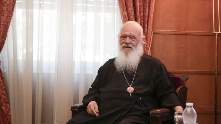 Δυσφορία Ιερώνυμου με τον Αλέξη Τσίπρα για τα τεστ στις εκκλησίες- Μην μπλέκετε την Εκκλησία στις πολιτικές κόντρες